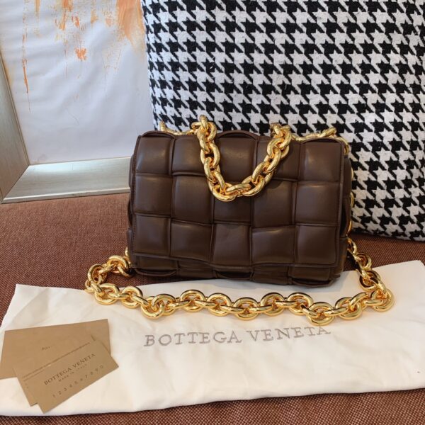 Bottega Veneta Chain Cassette Fondant, For Women, Women’s Bags 10.2in/26cm 631421VBWZ02132