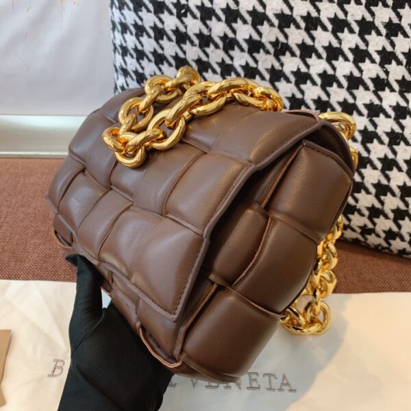 Bottega Veneta Chain Cassette Fondant, For Women, Women’s Bags 10.2in/26cm 631421VBWZ02132
