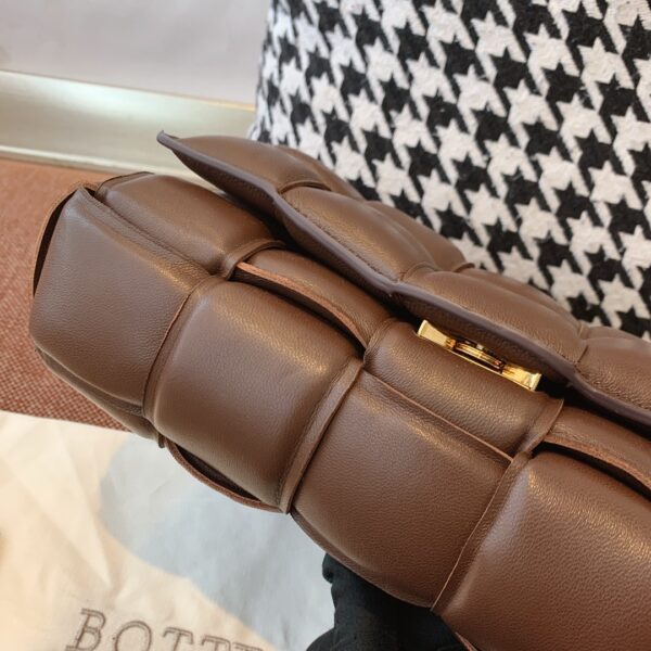 Bottega Veneta Chain Cassette Fondant, For Women, Women’s Bags 10.2in/26cm 631421VBWZ02132