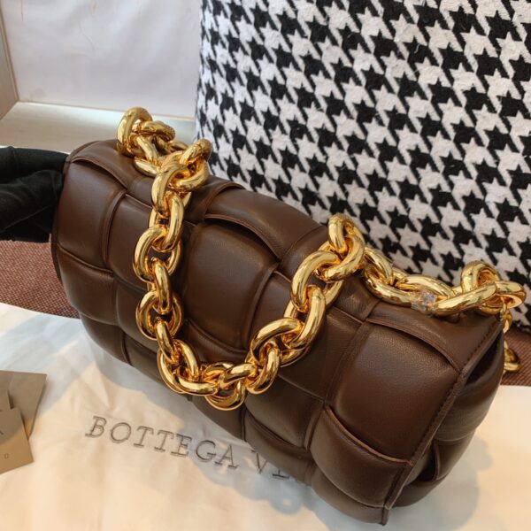 Bottega Veneta Chain Cassette Fondant, For Women, Women’s Bags 10.2in/26cm 631421VBWZ02132