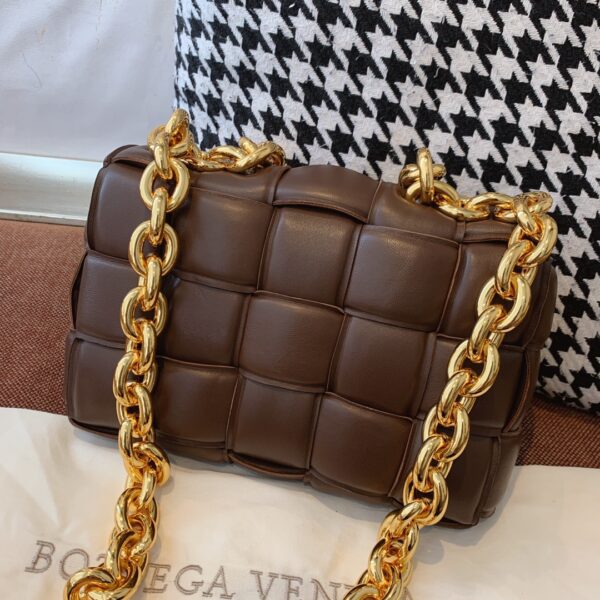 Bottega Veneta Chain Cassette Fondant, For Women, Women’s Bags 10.2in/26cm 631421VBWZ02132