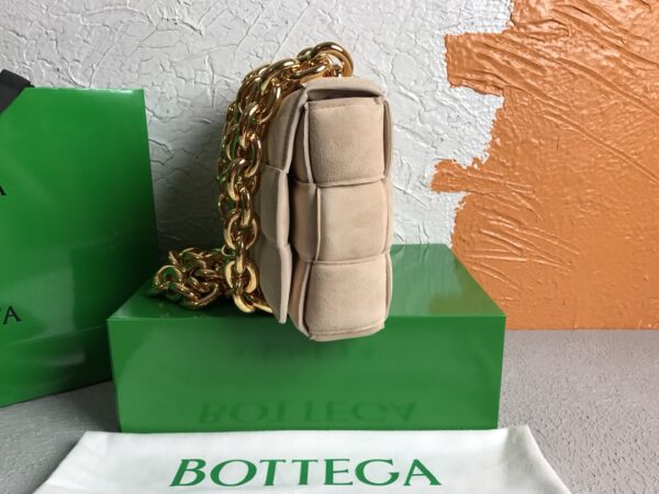 Bottega Veneta Chain Cassette Porridge, For Women, Women’s Bags 10.2in/26cm 631421V04N09776