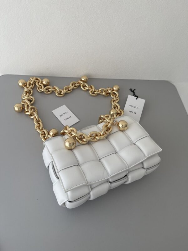 Bottega Veneta Chain Cassette White, For Women, Women's Bags 10.2in/26cm 680070V1FY09009