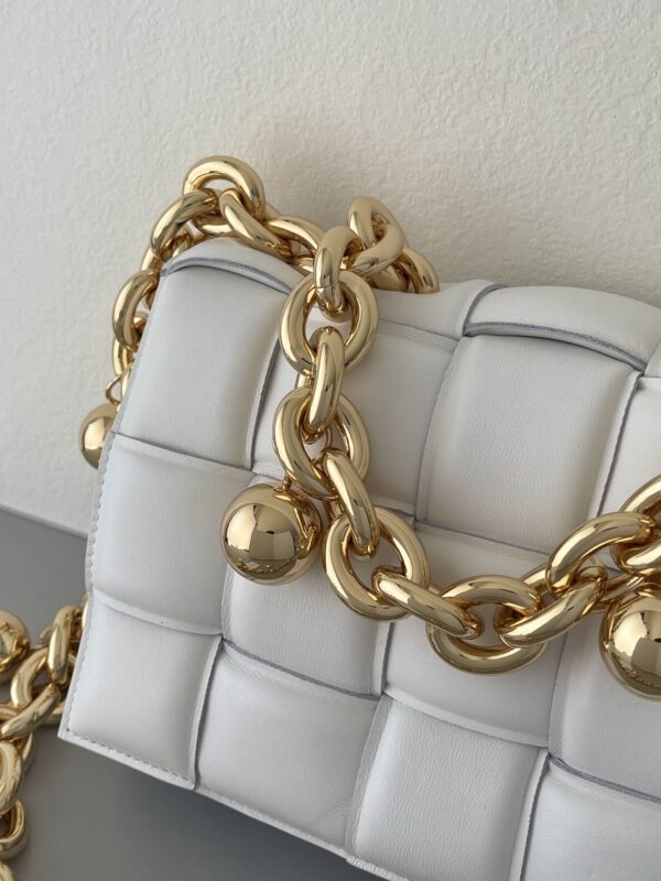 Bottega Veneta Chain Cassette White, For Women, Women's Bags 10.2in/26cm 680070V1FY09009