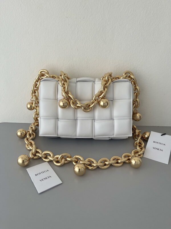 Bottega Veneta Chain Cassette White, For Women, Women's Bags 10.2in/26cm 680070V1FY09009