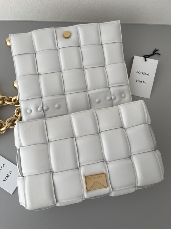 Bottega Veneta Chain Cassette White, For Women, Women's Bags 10.2in/26cm 680070V1FY09009