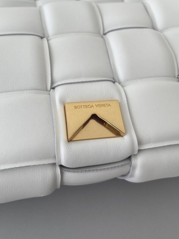 Bottega Veneta Chain Cassette White, For Women, Women's Bags 10.2in/26cm 680070V1FY09009