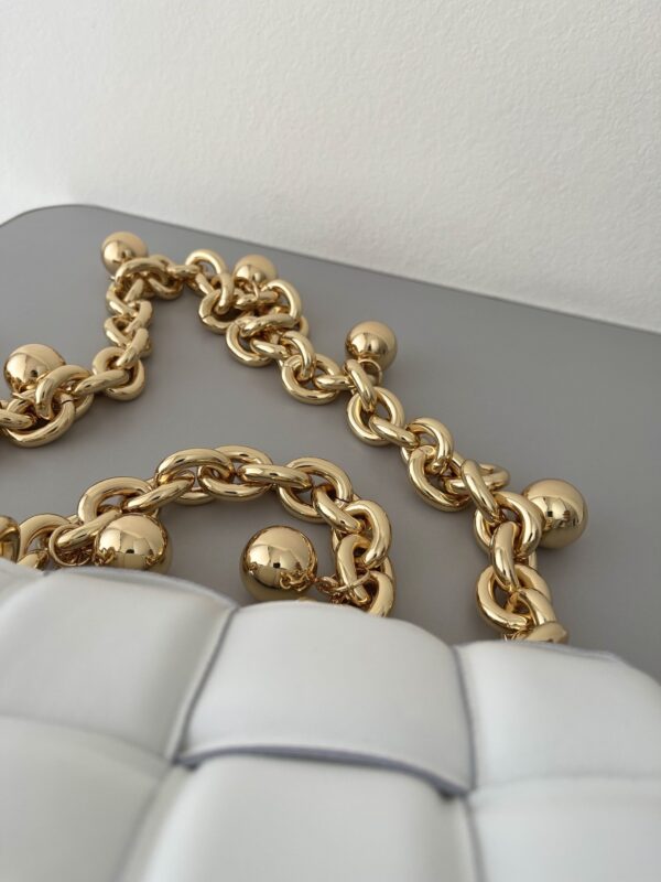 Bottega Veneta Chain Cassette White, For Women, Women's Bags 10.2in/26cm 680070V1FY09009