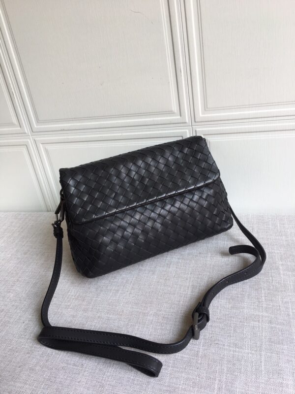 Bottega Veneta Classic Intrecciato Black, For Women, Women’s Bags 8.9in/22.5cm