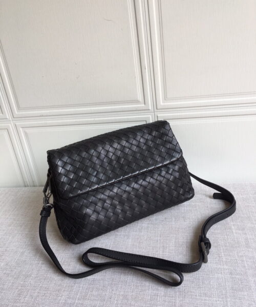 Bottega Veneta Classic Intrecciato Black, For Women, Women’s Bags 8.9in/22.5cm
