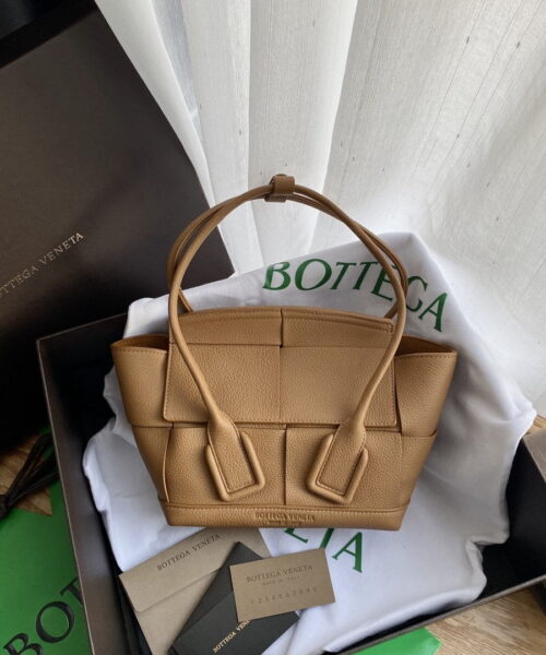 Bottega Veneta Mini Arco Almond, For Women, Women’s Bags 11.4in/29cm 600606VMAP12714