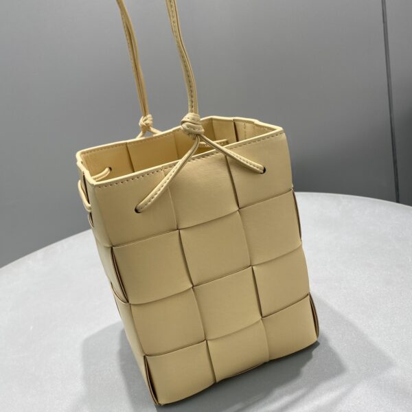 Bottega Veneta Mini Cassette Bucket Bag Beige, For Women, Women's Bags 5.5in/14cm 680217VCQC49776