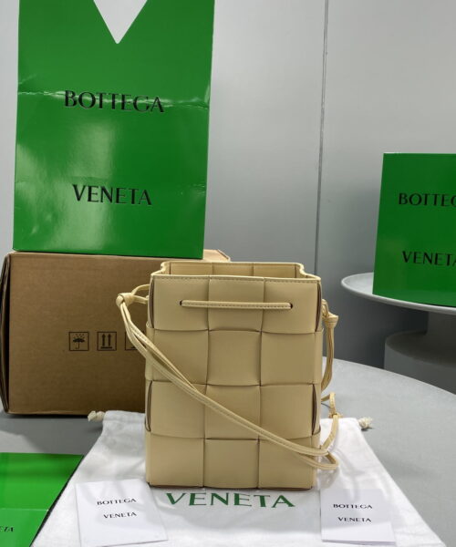 Bottega Veneta Mini Cassette Bucket Bag Beige, For Women, Women's Bags 5.5in/14cm 680217VCQC49776