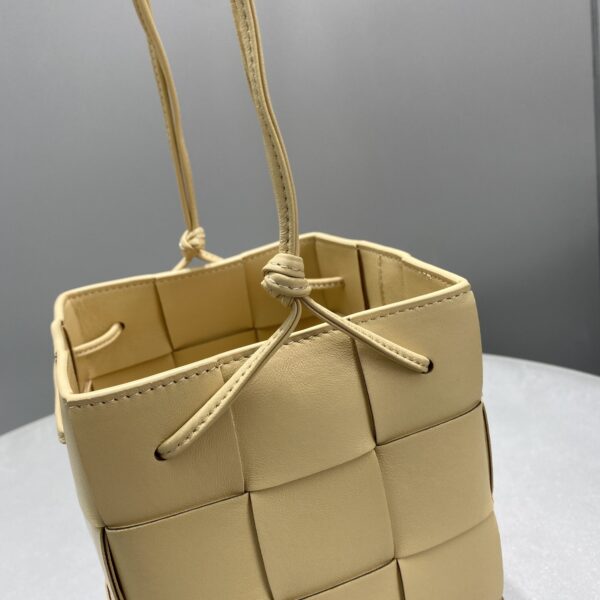 Bottega Veneta Mini Cassette Bucket Bag Beige, For Women, Women's Bags 5.5in/14cm 680217VCQC49776