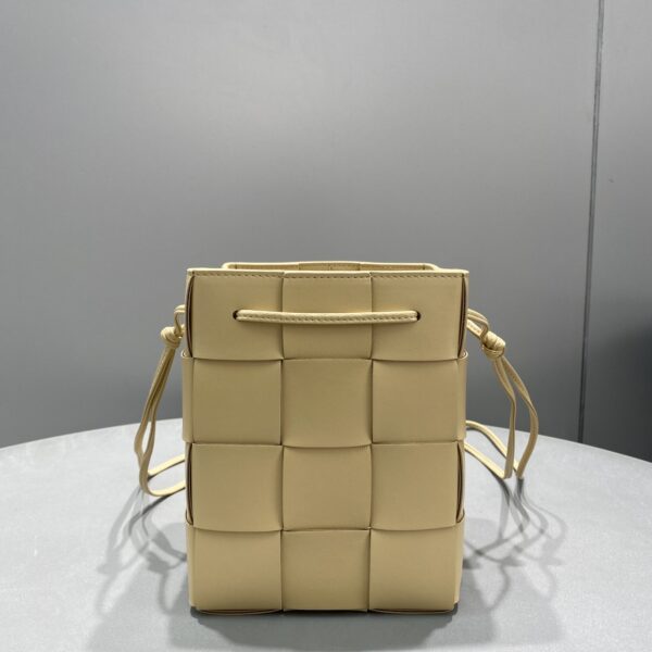 Bottega Veneta Mini Cassette Bucket Bag Beige, For Women, Women's Bags 5.5in/14cm 680217VCQC49776