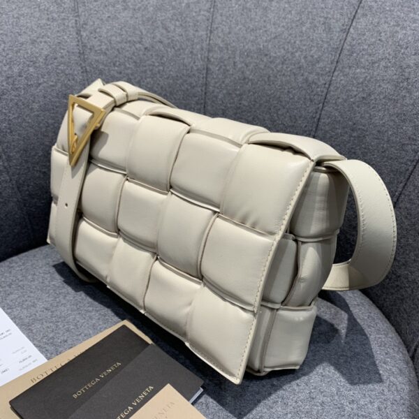 Bottega Veneta Padded Cassette Bag For Women 10.2in/26cm In Chalk 591970VCQR19143