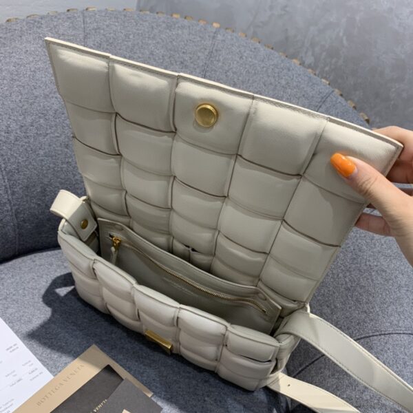 Bottega Veneta Padded Cassette Bag For Women 10.2in/26cm In Chalk 591970VCQR19143