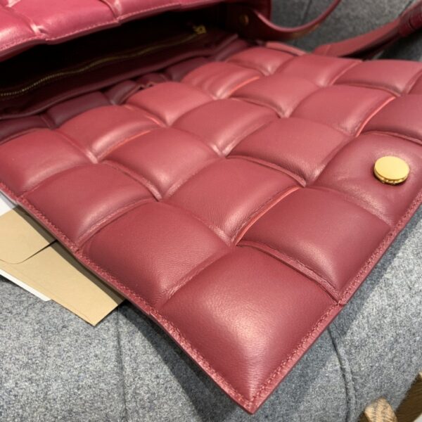 Bottega Veneta Padded Cassette Bag For Women 10.2in/26cm In Dark Red 591970VCQR16358