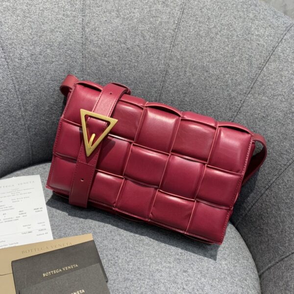Bottega Veneta Padded Cassette Bag For Women 10.2in/26cm In Dark Red 591970VCQR16358