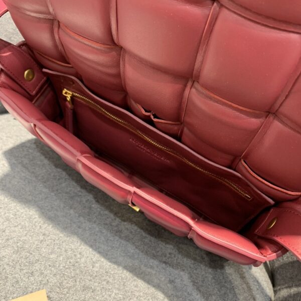 Bottega Veneta Padded Cassette Bag For Women 10.2in/26cm In Dark Red 591970VCQR16358