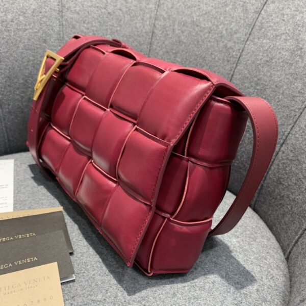 Bottega Veneta Padded Cassette Bag For Women 10.2in/26cm In Dark Red 591970VCQR16358