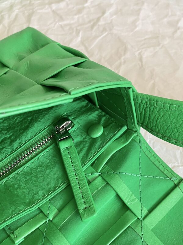 Bottega Veneta Padded Cassette Belt Bag Green, For Women, Women's Bags 7in/18cm 710075VCQR13724