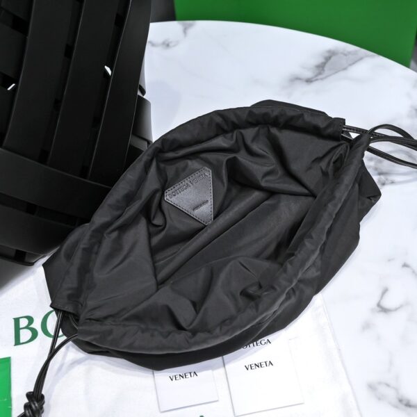 Bottega Veneta Point Dark Black, For Women, Women's Bags 9.8in/25cm