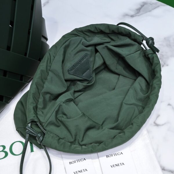 Bottega Veneta Point Dark Green, For Women, Women's Bags 9.8in/25cm