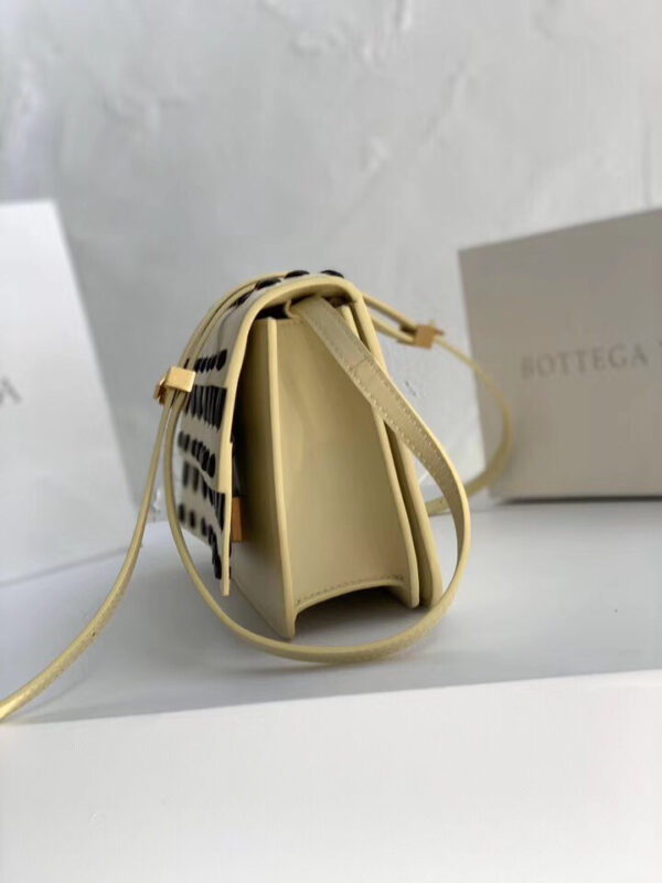 Bottega Veneta Shoulder Bag Beige, For Women, Women’s Bags 11in/28cm