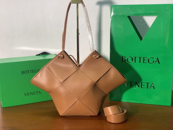 Bottega Veneta Shoulder Bag Brown, For Women, Women’s Bags 17.7in/45cm