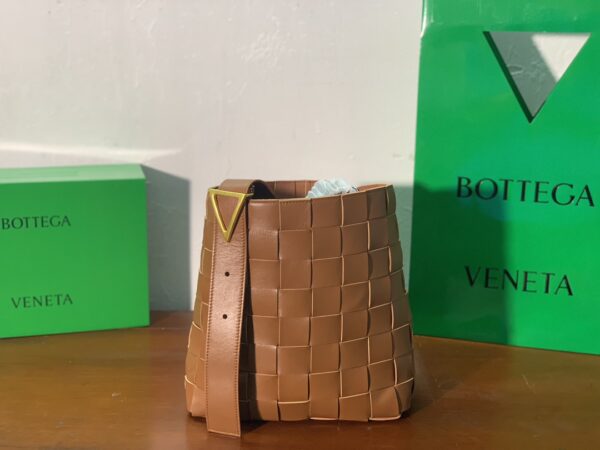 Bottega Veneta Shoulder Bag Nappa Brown, For Women, Women’s Bags 12.9in/33cm