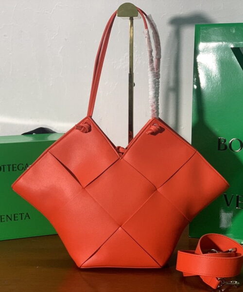 Bottega Veneta Shoulder Bag Oranges, For Women, Women’s Bags 17.7in/45cm