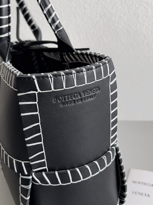 Bottega Veneta Small Arco Tote Bag Black, For Women, Women's Bags 11.8in/30cm