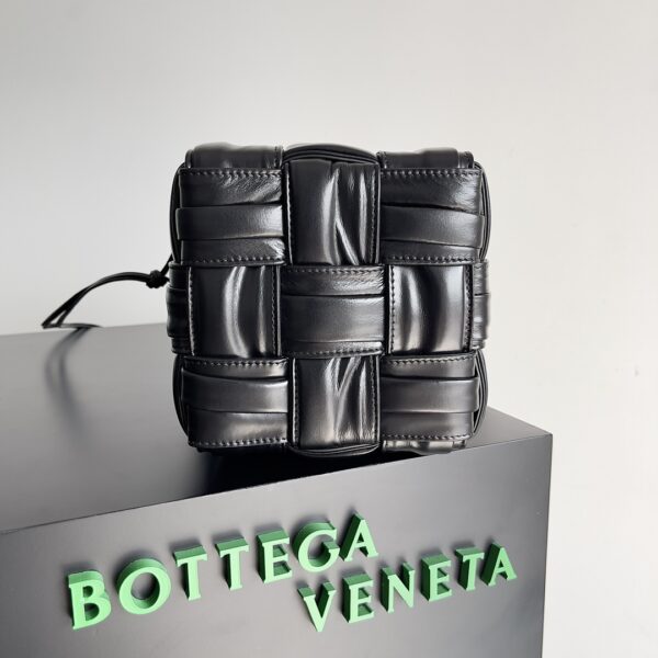 Bottega Veneta Small Cassette Bucket Bag Black, For Women, Women's Bags 7.1in/18cm 717187V2FY38425