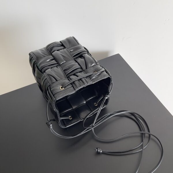Bottega Veneta Small Cassette Bucket Bag Black, For Women, Women's Bags 7.1in/18cm 717187V2FY38425