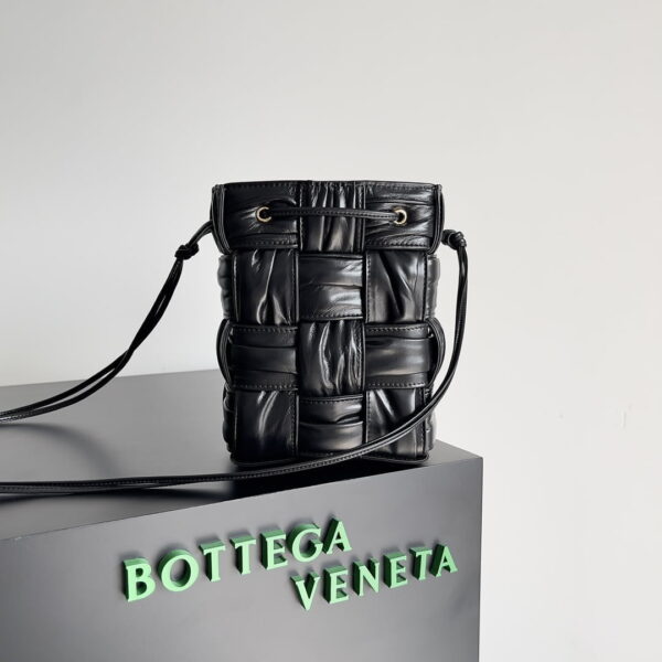 Bottega Veneta Small Cassette Bucket Bag Black, For Women, Women's Bags 7.1in/18cm 717187V2FY38425