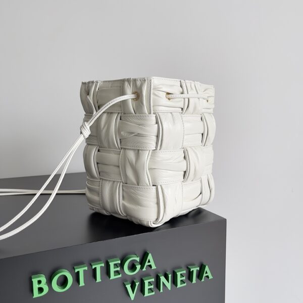 Bottega Veneta Small Cassette Bucket Bag White, For Women, Women's Bags 7.1in/18cm 717187V2FY39009