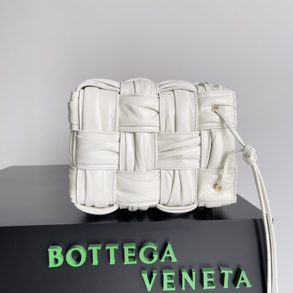 Bottega Veneta Small Cassette Bucket Bag White, For Women, Women's Bags 7.1in/18cm 717187V2FY39009