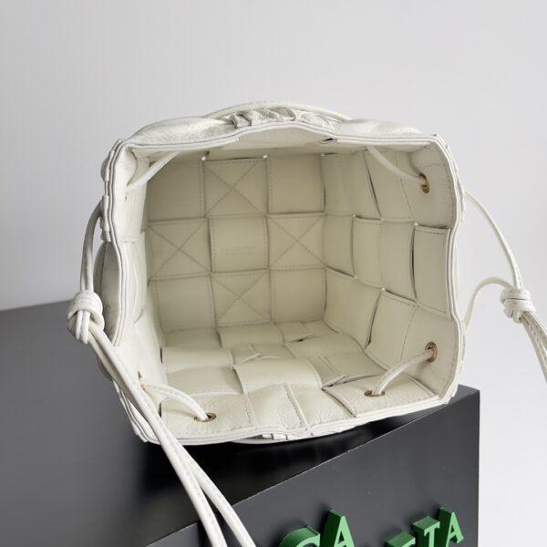 Bottega Veneta Small Cassette Bucket Bag White, For Women, Women's Bags 7.1in/18cm 717187V2FY39009