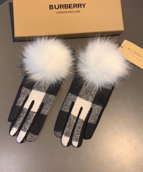 Burberry Cashmere Gloves In Black & White