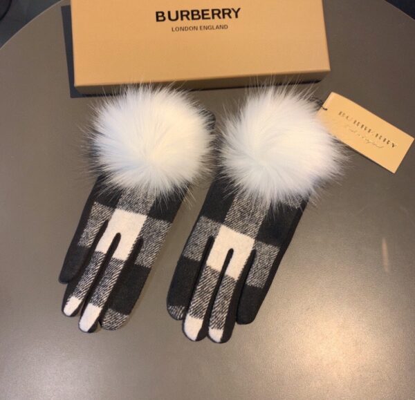 Burberry Cashmere Gloves In Black & White