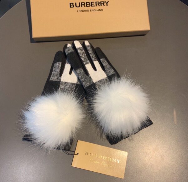 Burberry Cashmere Gloves In Black & White