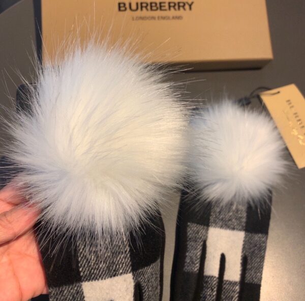 Burberry Cashmere Gloves In Black & White