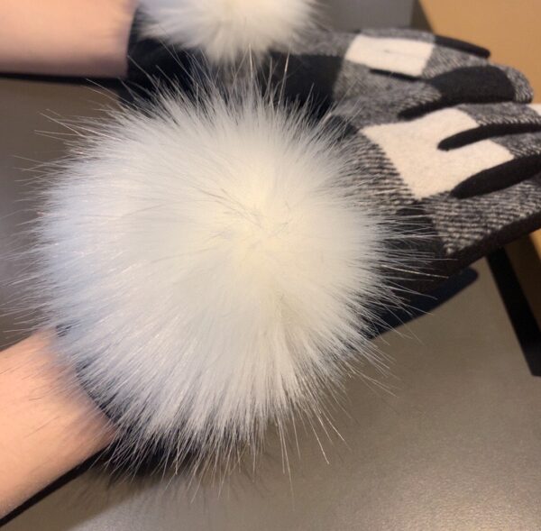 Burberry Cashmere Gloves In Black & White