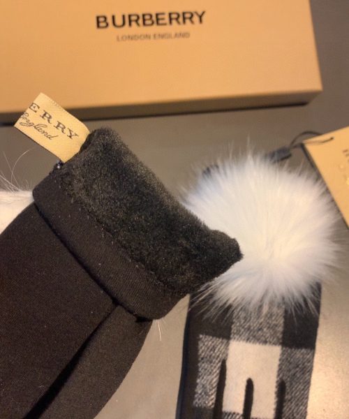 Burberry Cashmere Gloves In Black & White