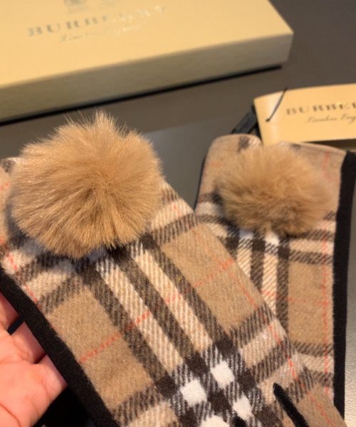 Burberry Cashmere Gloves In Brown
