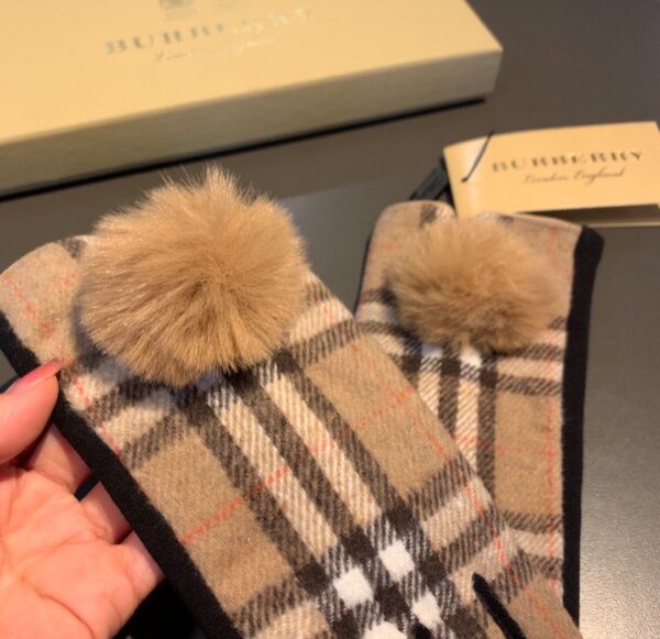 Burberry Cashmere Gloves In Brown