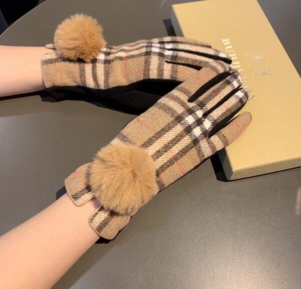 Burberry Cashmere Gloves In Brown