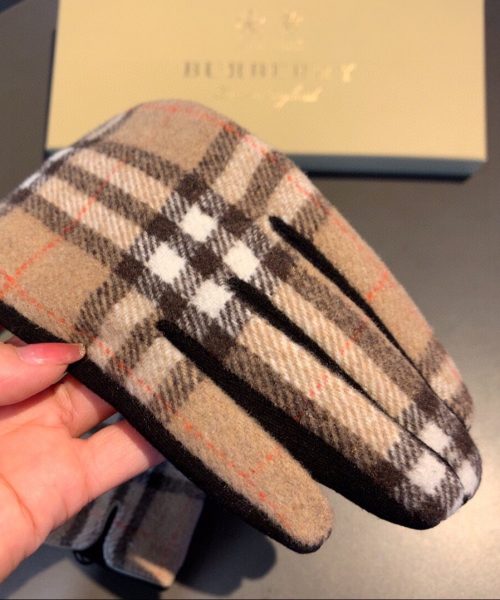 Burberry Cashmere Gloves In Brown