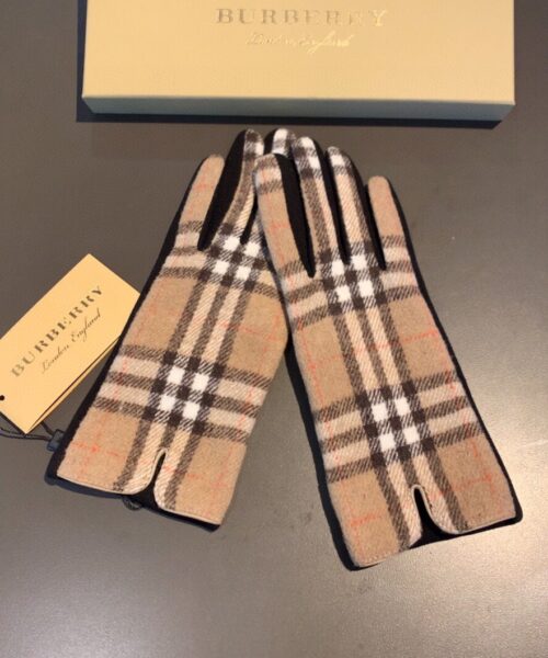 Burberry Cashmere Gloves In Brown